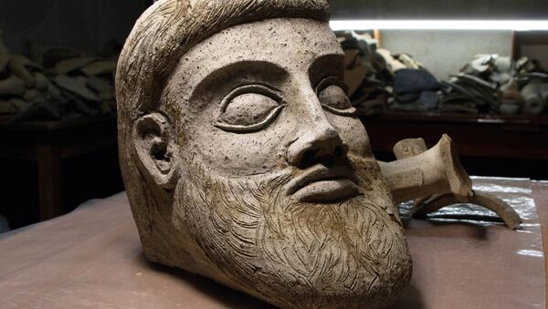 Голова древней скульптуры: уникальная археологическая находка на строительстве Крымского моста - Sputnik Абхазия