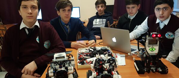 Ученики гагрского лицея-интерната Ученики гагрского лицея-интерната - Sputnik Абхазия