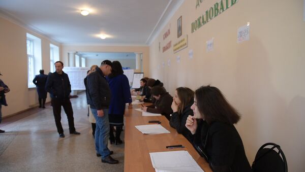 Президент Абхазии отдал голос и рассказал, что ждет от нового Парламента - Sputnik Абхазия
