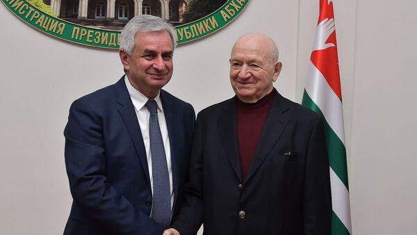 Встреча Рауля Хаджимба с Никитой Миносян - Sputnik Абхазия