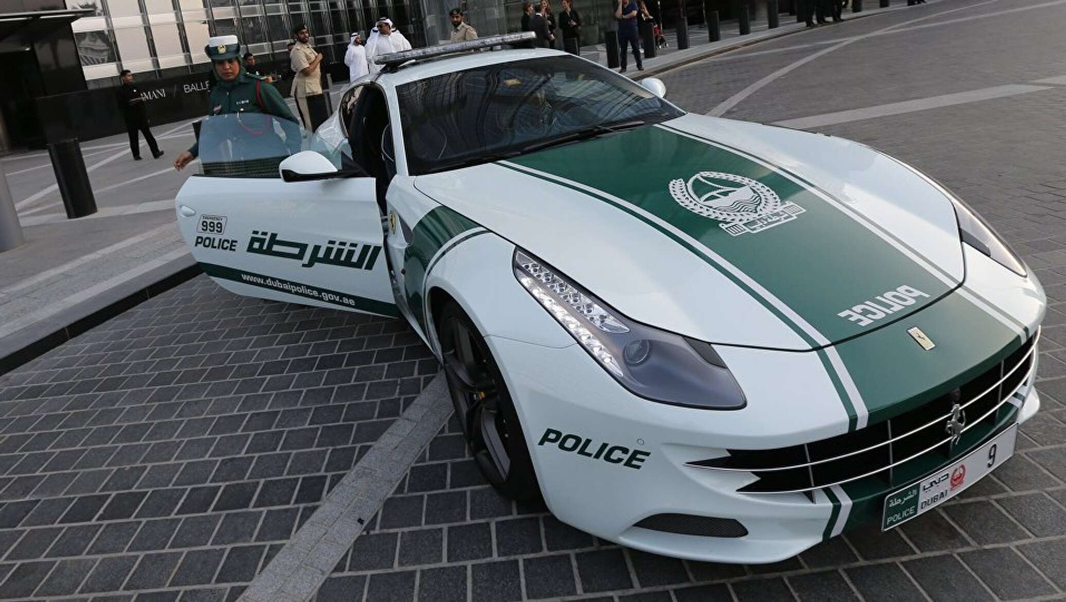 Астон Мартин полиция Дубай