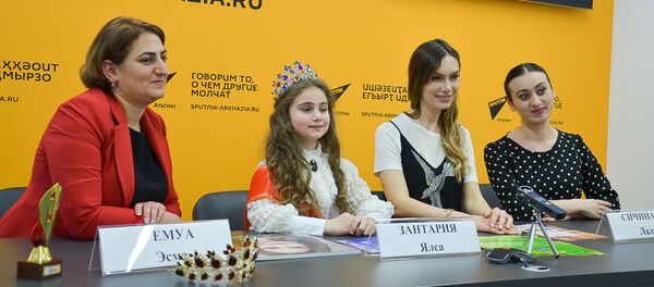 Лали Сичинава и Ялса Зантария на пресс-конференции в Sputnik Абхазия Лали Сичинава и Ялса Зантария на пресс-конференции в Sputnik Абхазия - Sputnik Абхазия