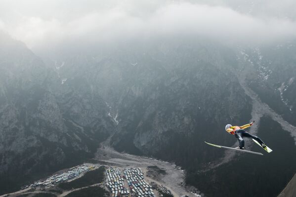 Андерс Фаннемель (Норвегия) во время соревнований FIS Ski Jumping в Словении - Sputnik Абхазия