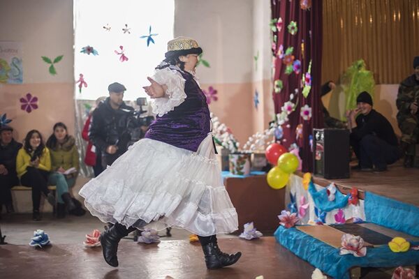 В женской колонии №2 в селе Степном в преддверии 8 Марта провели конкурс красоты и талантов. - Sputnik Абхазия