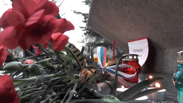 Цветы в память о жертвах теракта в Петербурге - Sputnik Абхазия
