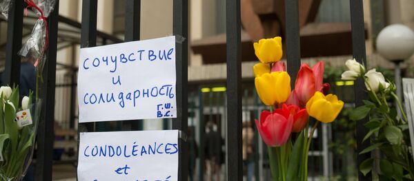 Траурные мероприятия за рубежом в память о погибших при взрыве в метро Санкт-Петербурга Траурные мероприятия за рубежом в память о погибших при взрыве в метро Санкт-Петербурга - Sputnik Абхазия