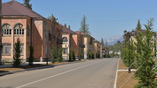 Вид на проспект Ардзинба в городе Ткуарчал Вид на проспект Ардзинба в городе Ткуарчал - Sputnik Абхазия