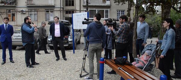 Показали фристайл и разрезали ленту: открытие нового воркаута в Сухуме Показали фристайл и разрезали ленту: открытие нового воркаута в Сухуме - Sputnik Абхазия