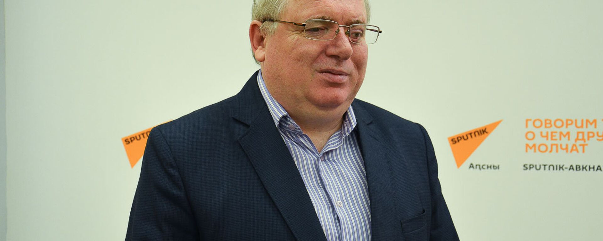 аҭоурыхтә наукақәа ркандидат, Аԥснытәи аҳәынҭқарратә университет адоцент, Аԥсуаҭҵааратә институт аҵарауаҩ еиҳабы Сослан Салаҟаиа. - Sputnik Аҧсны, 1920, 26.07.2017