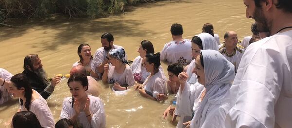 Абхазские палмники окунулись в реку Иордан Абхазские палмники окунулись в реку Иордан - Sputnik Абхазия