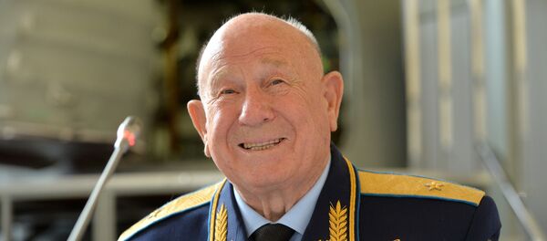 Летчик-космонавт, дважды Герой Советского Союза Алексей Леонов Летчик-космонавт, дважды Герой Советского Союза Алексей Леонов - Sputnik Абхазия