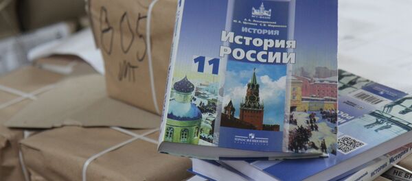 Последняя партия из 567 тысяч учебников для крымских школ прибыла в Симферополь Последняя партия из 567 тысяч учебников для крымских школ прибыла в Симферополь - Sputnik Абхазия