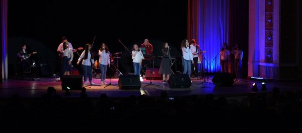 Концерт детского эстрадно-музыкального театра Каданс Концерт детского эстрадно-музыкального театра Каданс - Sputnik Абхазия