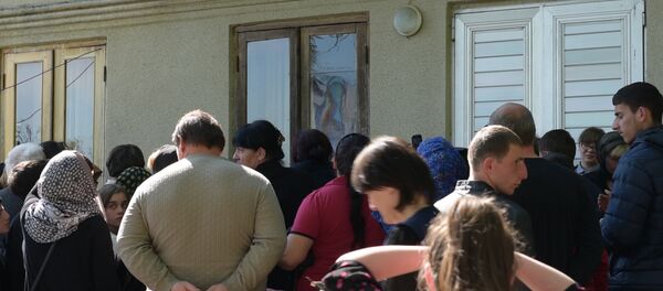 Под нужным ракурсом: как выглядит лик, обнаруженный на окне галского дома Под нужным ракурсом: как выглядит лик, обнаруженный на окне галского дома - Sputnik Абхазия