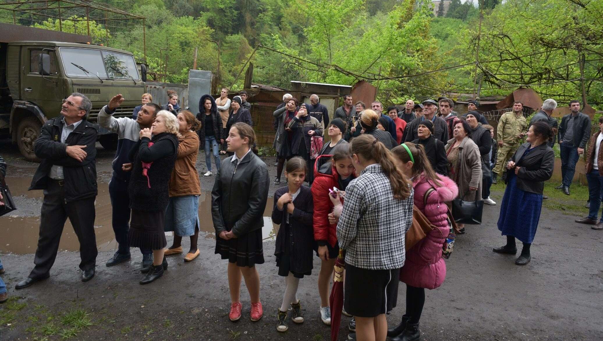 Погода в ткуарчале на 10 дней. Трагедия в Ткуарчале. Ткуарчал школа. 1993 Год. Гуманитарная акция в Ткварчели (Абхазия). Погода в Ткуарчале на 10.