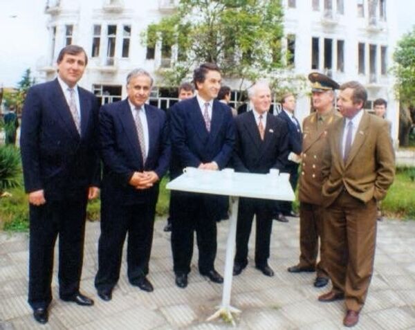 В последний раз Сосналиев приезжал в Абхазию на празднование 15-летия независимости республики 30 сентября 2008 года. - Sputnik Абхазия