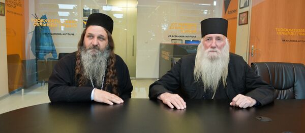 Иерей Виссарион и отец Далмат Иерей Виссарион и отец Далмат - Sputnik Абхазия