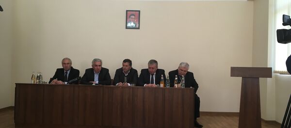 Заседание Президента Абхазии Рауля Хаджимба с руководством Гагрского района Заседание Президента Абхазии Рауля Хаджимба с руководством Гагрского района - Sputnik Абхазия