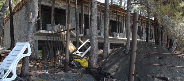 Президентская ревизия: Хаджимба осмотрел незаконные стройки Пицунды Президентская ревизия: Хаджимба осмотрел незаконные стройки Пицунды - Sputnik Абхазия