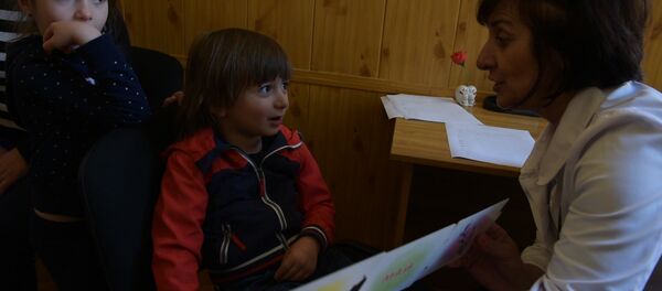 Ни одного здорового: сельские дети проходят медосмотр в столичной клинике Ни одного здорового: сельские дети проходят медосмотр в столичной клинике - Sputnik Абхазия