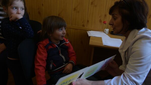 Ни одного здорового: сельские дети проходят медосмотр в столичной клинике - Sputnik Абхазия