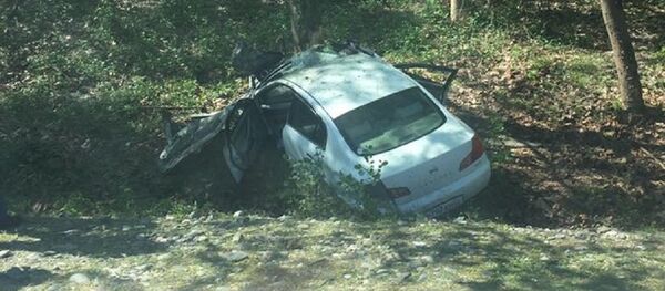 Автомобиль на обочине возле Мюссерского поста - Sputnik Абхазия