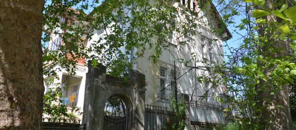 Здание 1912 года в Сухуме по адресу: ул. Чочуа, 45. В нем жили служащие индоевропейского телеграфа Здание 1912 года в Сухуме по адресу: ул. Чочуа, 45. В нем жили служащие индоевропейского телеграфа - Sputnik Абхазия