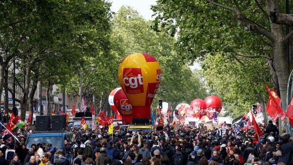 Шествие 1 мая в Париже - Sputnik Аҧсны