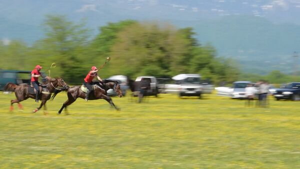 Скачут кони по Кутолу: кадры соревнований - Sputnik Абхазия