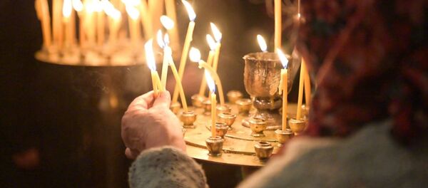 Пасха в Сухумском соборе: кадры богослужения Пасха в Сухумском соборе: кадры богослужения - Sputnik Абхазия