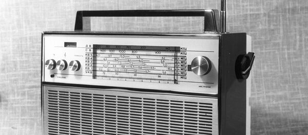 Транзисторный радиоприемник ВЭФ-17 Транзисторный радиоприемник ВЭФ-17 - Sputnik Абхазия