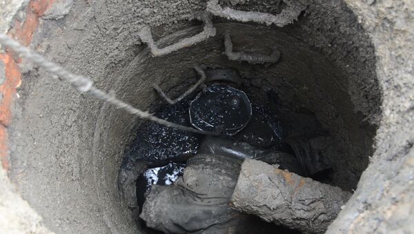 Вручную и в химзащите: как чистят канализацию в Сухуме - Sputnik Абхазия