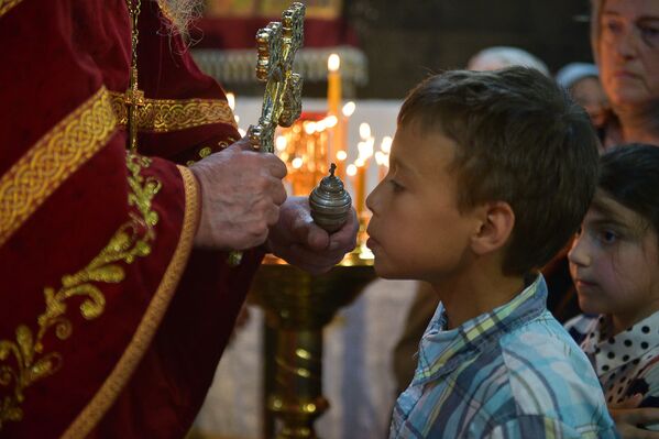 Праздничная служба в День памяти Святого Георгия Победоносца в Илорском храме - Sputnik Абхазия