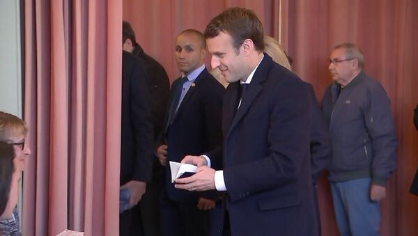 Голосование Макрона и Ле Пен во втором туре президентских выборов во Франции - Sputnik Абхазия
