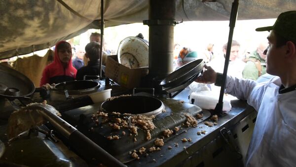 Триста порций в День Победы: повара поделились рецептом армейской каши - Sputnik Абхазия