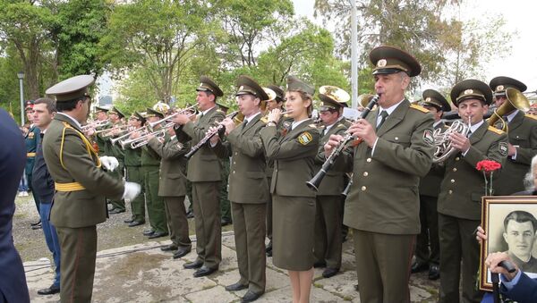День Победы: цветы и митинг у памятника Неизвестному солдату в Сухуме - Sputnik Абхазия