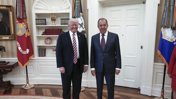 Министр иностранных дел России Сергей Лавров и  Президент США Дональд Дж. Трамп на встрече в Белом доме в Вашингтоне - Sputnik Абхазия