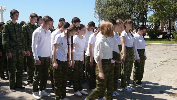 Строем и с песней: 250 школьников Сухума состязались в выправке и вокале - Sputnik Абхазия