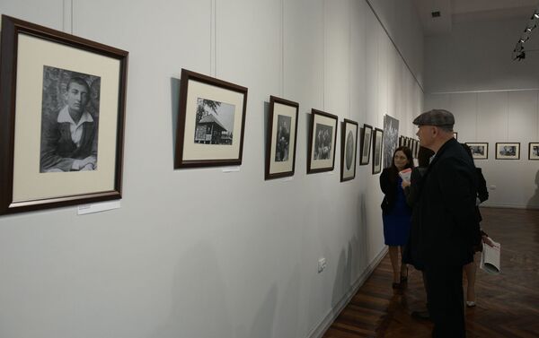 Фотовыставка в честь 100-летия со дня рождения Народного поэта Абхазии Баграта Шинкуба - Sputnik Абхазия