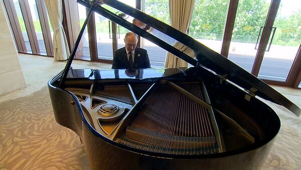 Путин сыграл на рояле в Китае - Sputnik Абхазия