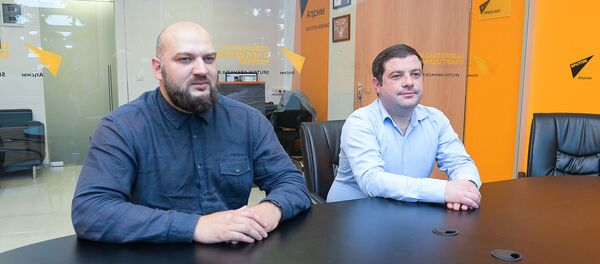 Ушанги Квициния и Роман Качарава Ушанги Квициния и Роман Качарава - Sputnik Абхазия