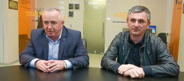 Справа налево: Мухамед Килба и Рауль Лолуа - Sputnik Абхазия