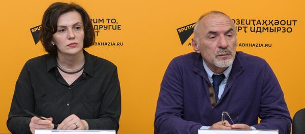 Эльвира Арсалия и Батал Кобахия Эльвира Арсалия и Батал Кобахия - Sputnik Абхазия