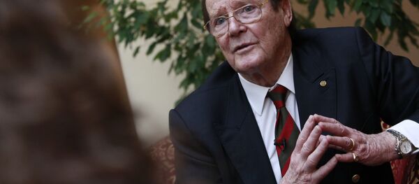 Актер Роджер Мур Актер Роджер Мур - Sputnik Абхазия