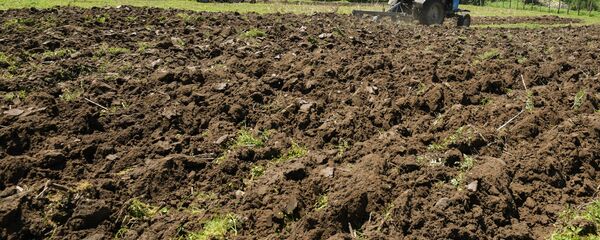 Вспашка земель в селе Багмаран Вспашка земель в селе Багмаран - Sputnik Абхазия