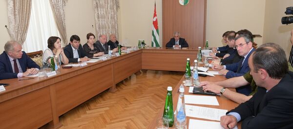 Аҳәынҭқарратә бызшәатә политиказы Аԥсны Аҳәынҭқарратә еилакы инеиҵыхыз аилатәара аҩаша лаҵарамза 30 рзы имҩаԥысит. Аҳәынҭқарратә бызшәатә политиказы Аԥсны Аҳәынҭқарратә еилакы инеиҵыхыз аилатәара аҩаша лаҵарамза 30 рзы имҩаԥысит. - Sputnik Аҧсны