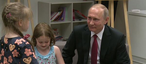 Путин в Париже посетил Российский духовно-культурный центр - Sputnik Абхазия