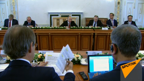 LIVE: Встреча Путина с главами СМИ на ПМЭФ - Sputnik Абхазия