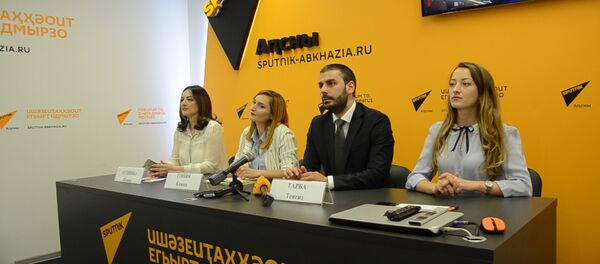 Послы доброй воли в Москве и Сухуме строили планы благотворительности Послы доброй воли в Москве и Сухуме строили планы благотворительности - Sputnik Абхазия