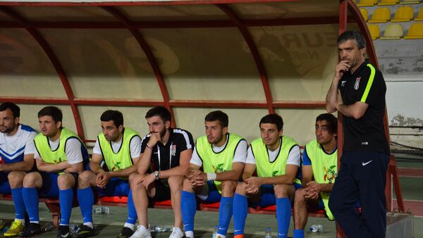 Игроки сборной Абхазии на скамейке запасных - Sputnik Абхазия